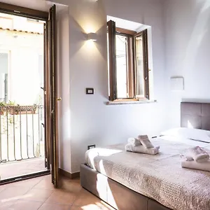  Apartment Tina House - Il Cortile Nel Centro Storico Di Italy